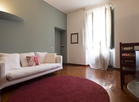 Three-room apartment near Piazza Tricolore metro station