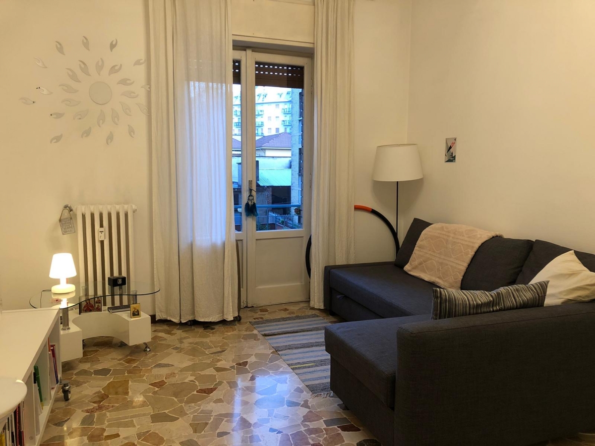 One-room apartment near the metro station